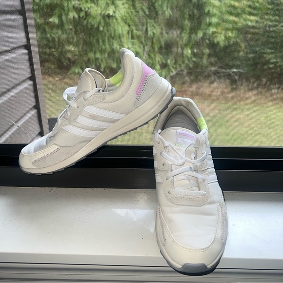 Women's size 9.5 Adidas RetroRun Athletic Running Shoes FY6494 Chalk White - Picture 3 of 7